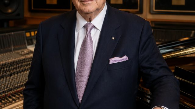 Remembering Clive Davis: A Legacy Influencing Music's Giants | titan poker, pkv deposit pulsa tri, a