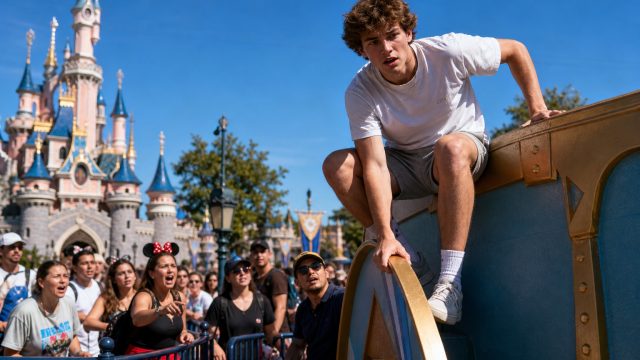 Teen's Dangerous Escape from Disneyland Ride Sparks Safety Concerns | raja 878 slot, situsjudionline